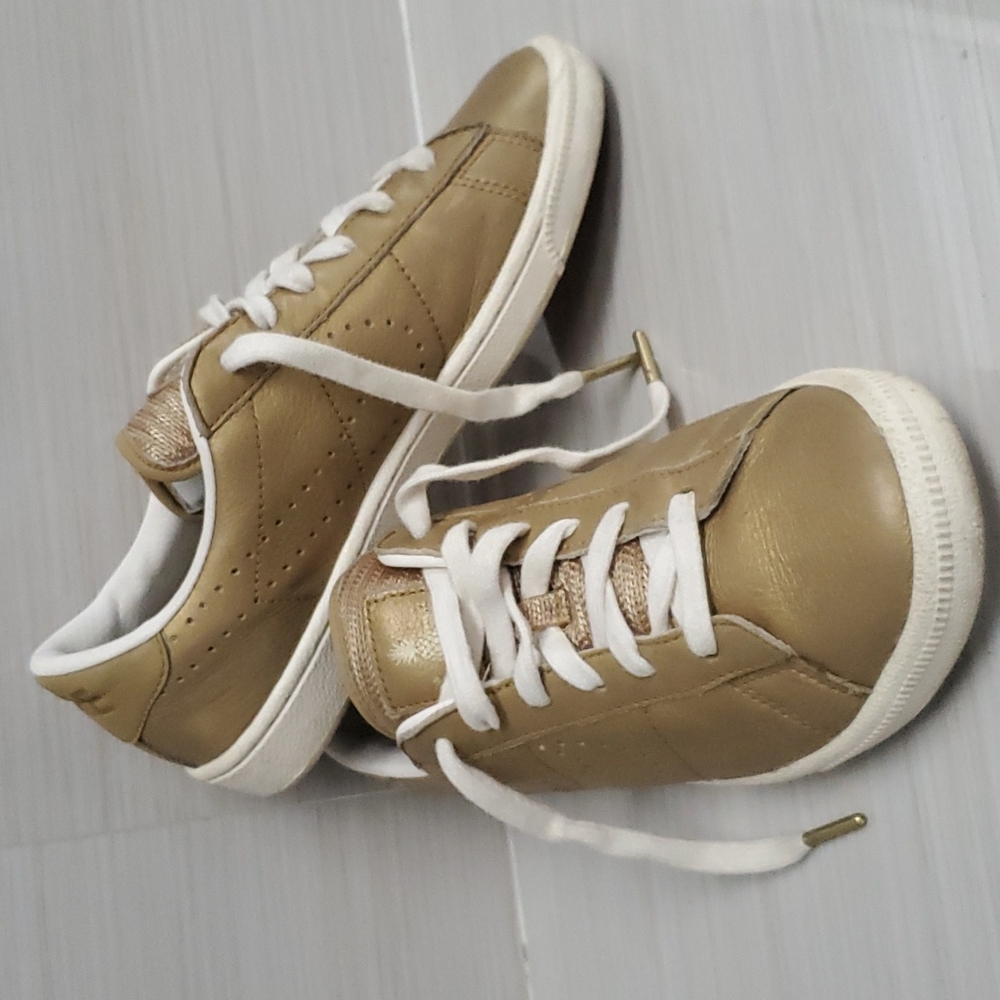 NIKE Metallic Perforated Swoosh Casual Sneakers